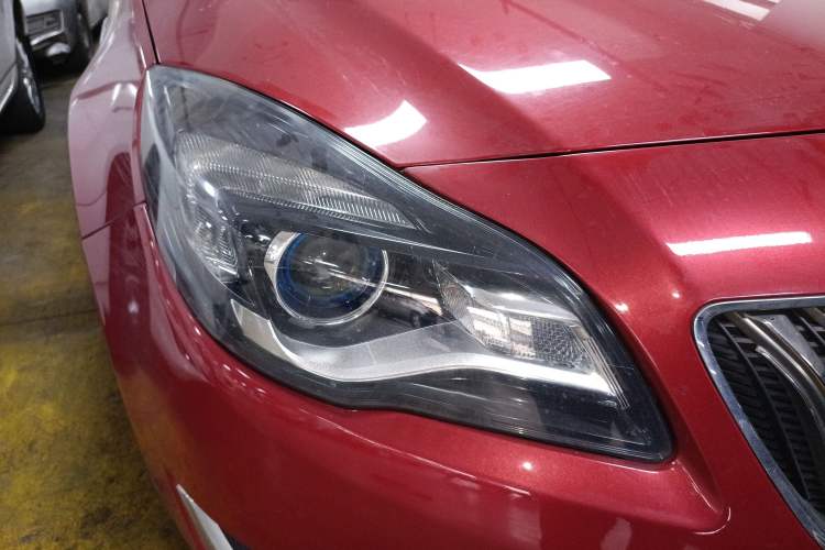 Used Buick Regal 2015 1.6T Leading Technology Model Right Front Headlight