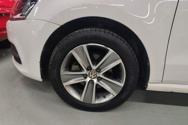 Used Volkswagen Polo 2016 1.4L Automatic Trendy Model Left Front Wheel Hub