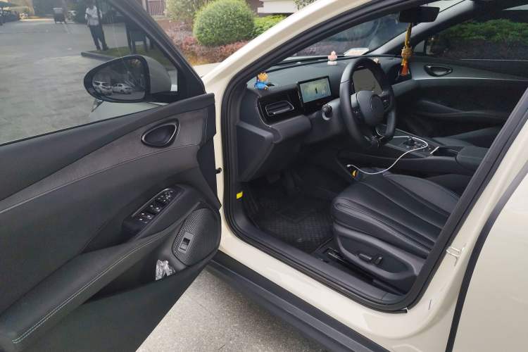 Used BYD Seal 06 New Energy 2024 DM-i 120KM Luxury Model Driver Seat