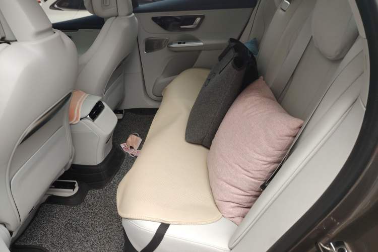 Used Mercedes-Benz EQE SUV 2023 350 4MATIC Luxury Edition Left Rear Seat