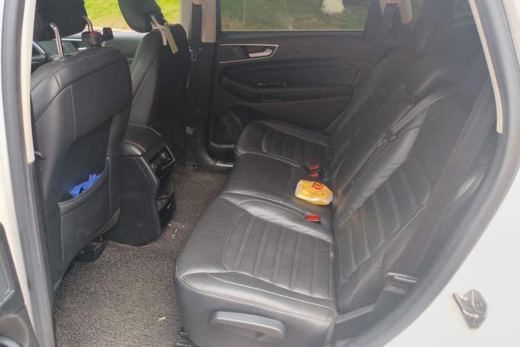 Used Ford Edge 2015 2.0T GTDi Two-Wheel-Drive High-Line Version Interior 4