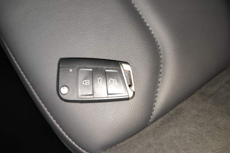 Used Volkswagen Tiguan L 2019 Revised 330TSI Automatic Two-Wheel Drive Smart & Luxury Edition China VI Standard
