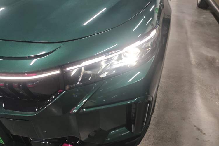 Used VOYAH FREE 2023 Four-Wheel Drive Extended-Range Model with Ultra-Long Range
