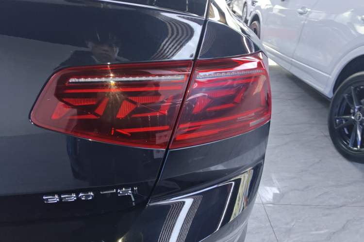 Used Volkswagen Magotan 2024 2 Million Units Zhongxiang Version 330TSI DSG Luxury Edition