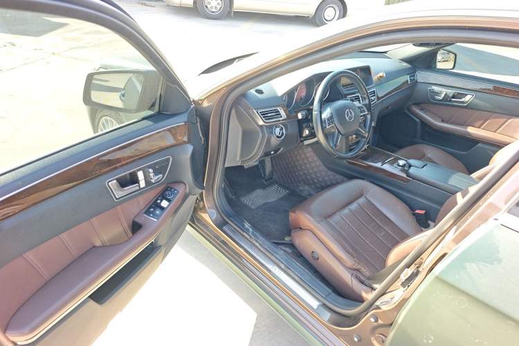Used Mercedes-Benz E-Class 2014 Facelift E 300 L
