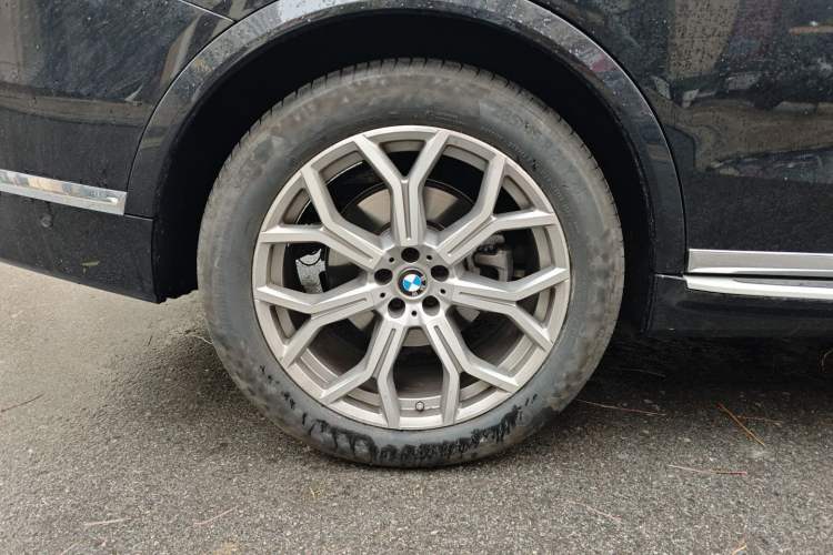 Used BMW X7 2023 xDrive40i Luxury Package with Leading Features
