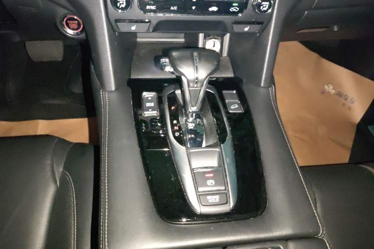 Used Honda UR-V 2020 240TURBO Front-Wheel Drive Elegant Edition Gear Lever