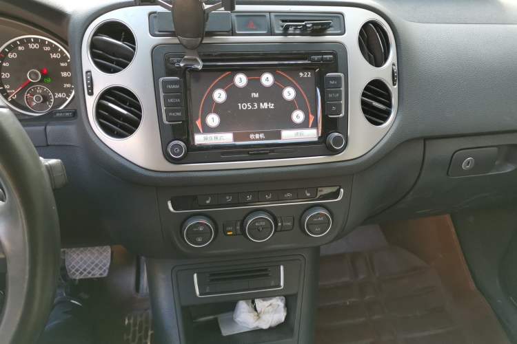 Used Volkswagen Tiguan 2015 1.8TSI Automatic Two-Wheel Drive Luxury Model Audio And AC Panel