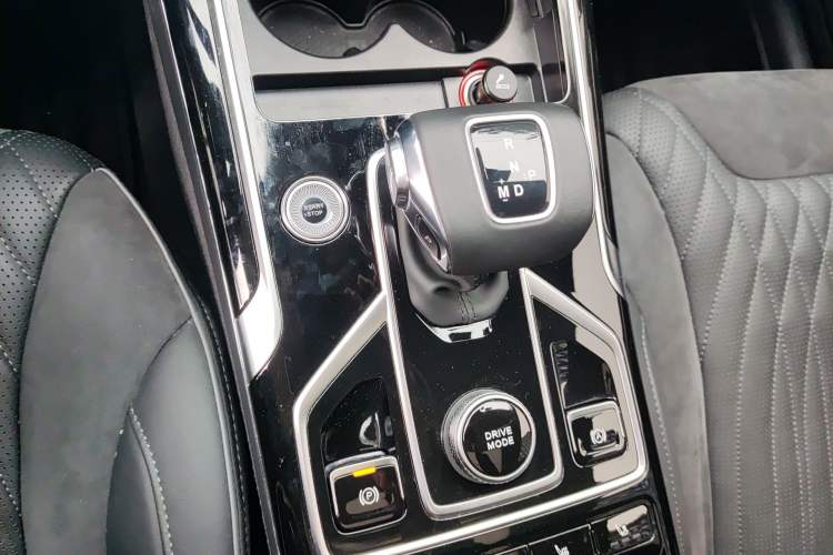 Used Hongqi HS5 2022 Revised Version 2.0T Smart Connect Flagship Edition Gear Lever