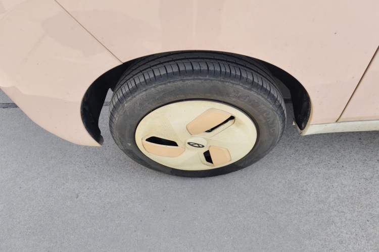 Used Chery QQ Ice Cream 2022 120km Conical Shape Lithium Iron Phosphate
