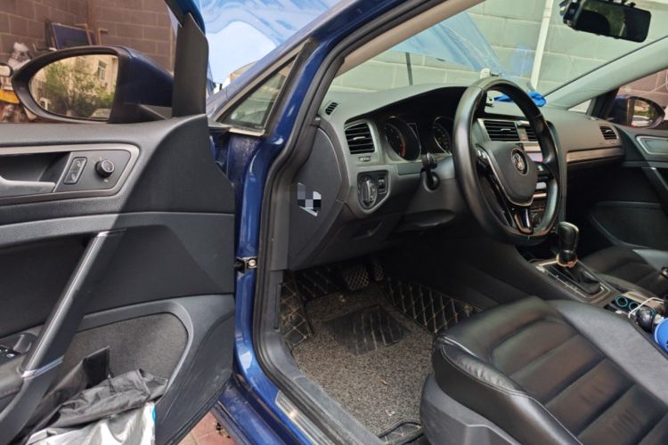 Used Volkswagen Golf 2014 1.4TSI Automatic Luxury Model Driver Seat