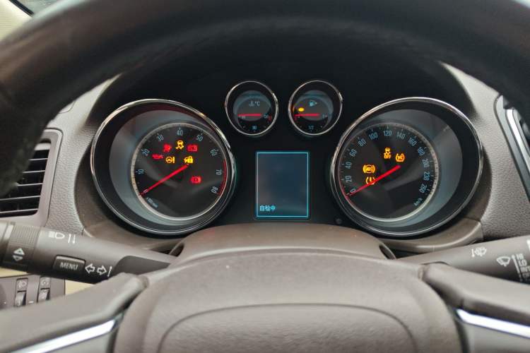 Used Buick Regal 2015 2.0L Leading Fashion Edition Instrument Cluster