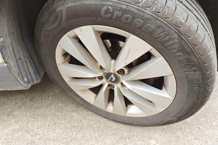 Used Jetta VS5 2019 280TSI Automatic Trend Model Right Front Wheel Hub