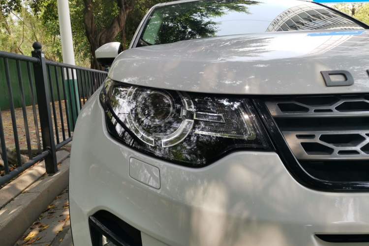 Used Land Rover Discovery Sport 2018 240 PS SE Version Right Front Headlight