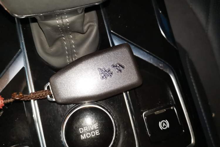 Used Hongqi HS5 2022 Facelifted Version 2.0T Smart Connect Flagship All-Wheel-Drive Edition