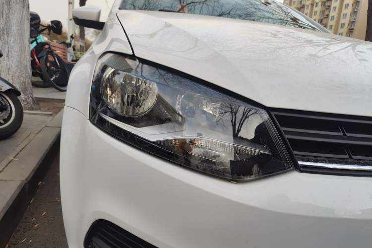 Used Volkswagen Polo 2016 1.4L Automatic Trendy Model Right Front Headlight