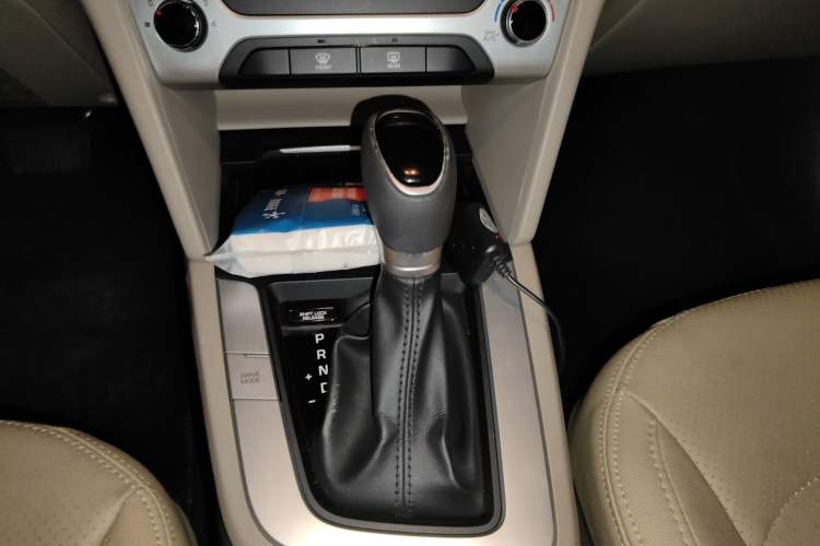 Used Hyundai Elantra (6th Generation / Lingdong) 2016 1.6L Automatic ZhiXuan – Elite Version Gear Lever
