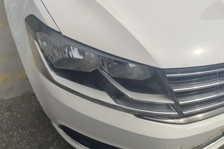 Used Volkswagen Lavida 2017 1.6L Manual Fashion Edition Right Front Headlight