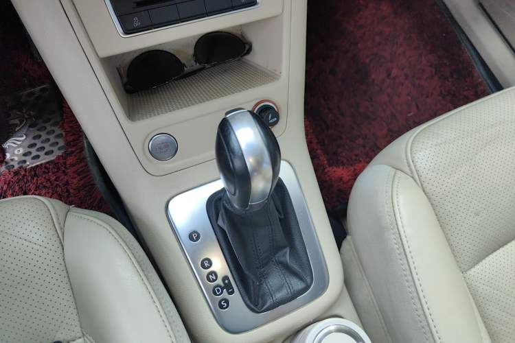 Used Volkswagen Tiguan 2015 1.8TSI Automatic Two-Wheel Drive Luxury Model Gear Lever