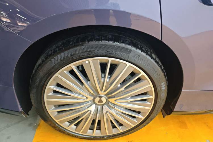 Used Denza Z9 2024 1100 km All-Wheel-Drive Ultra Version Exterior 5