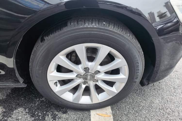 Used Audi A6L 2014 TFSI Standard Model Right Front Wheel Hub