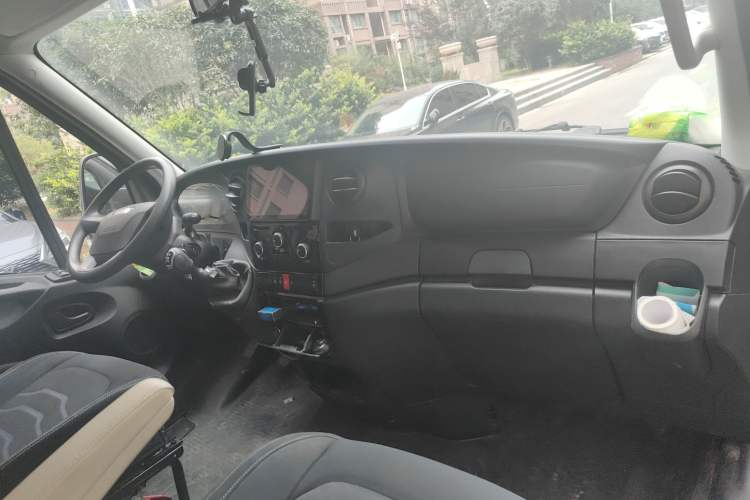 Used Iveco Eurocargo 2021 2.0T Manual Super Rui Long Wheelbase Short Overhang High Roof Side-Sliding Door F1A
