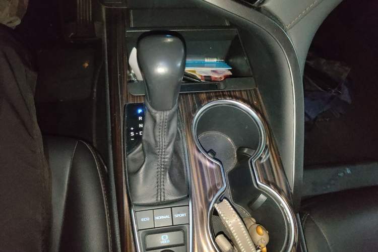 Used Toyota Camry 2019 2.5G Luxury Edition China VI Standard Gear Lever