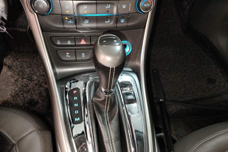 Used Chevrolet Malibu 2013 2.0L Automatic Luxury Edition Gear Lever