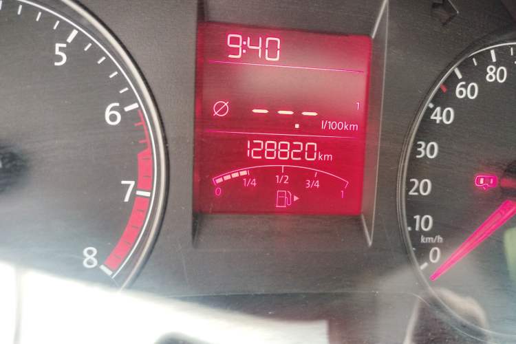 Used Volkswagen Santana 2015 1.6L Manual Comfort Edition