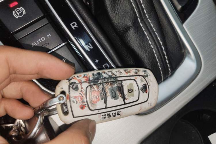 Used Geely Auto Emgrand X7 Sport 2018 1.8TD Automatic Two-Wheel Drive Smart Connect 4G Internet Edition Vehicle Key