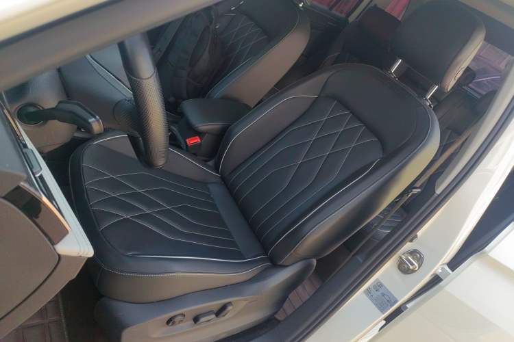 Used Volkswagen Tiguan L 2022 330TSI Automatic Two-Wheel Drive R-Line Enhanced Edition