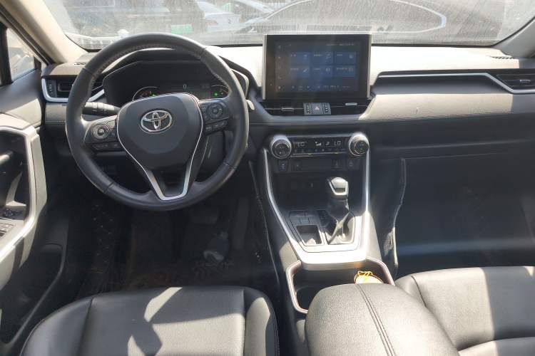 Used Toyota RAV4 2022 2.0L CVT Two-Wheel Drive Fashion Plus Edition Center Console