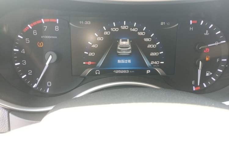 Used Haval H8 2017 2.0T Gasoline Two-Wheel Drive Enjoyment Version Odometer Close Up