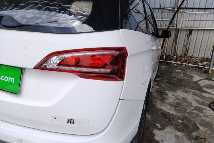 Used Baojun 730 2019 1.5L Manual Fashion Model 7-seater China VI