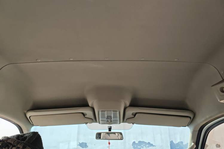 Used SAIC MAXUS Xintu V80 2018 2.5T 6-Speed Manual Aoyuntong Short Wheelbase Mid-Height 5-6 Seater