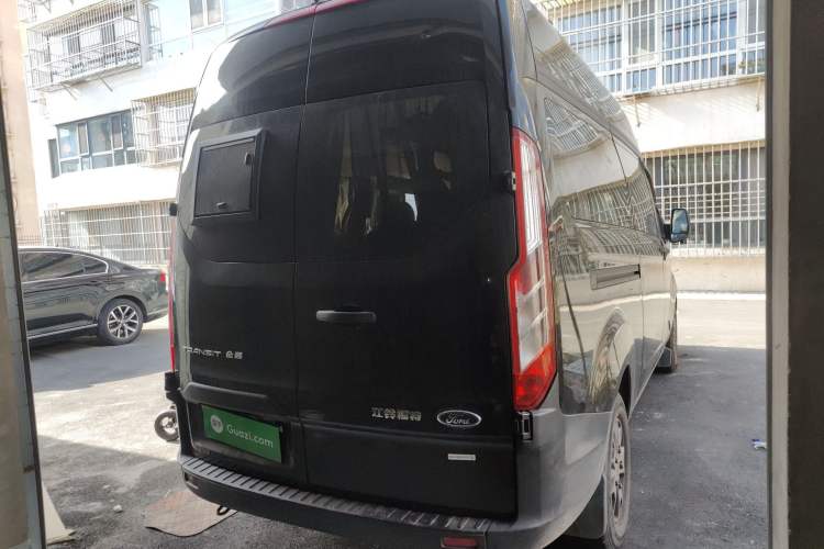 Used Ford Transit 2017 2.0T Gasoline Multi-Purpose Commercial Vehicle Mid-Drive Mid-Roof China V Standard
