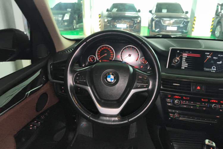 Used BMW X5 2014 xDrive35i Leading Model Steering Wheel