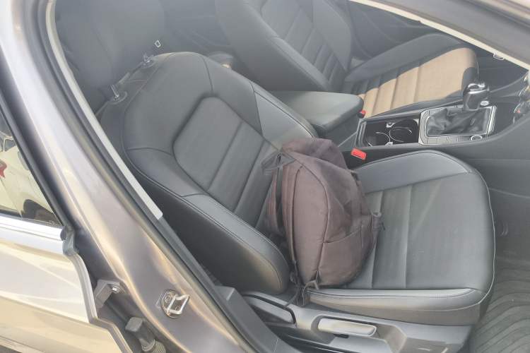 Used Volkswagen Sagitar 2021 280TSI DSG Excellence Edition Right Front Seat