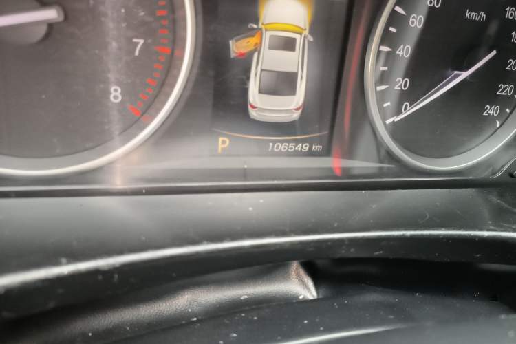 Used Geely Auto Emgrand GT 2017 1.8T Zunya Model Odometer Close Up