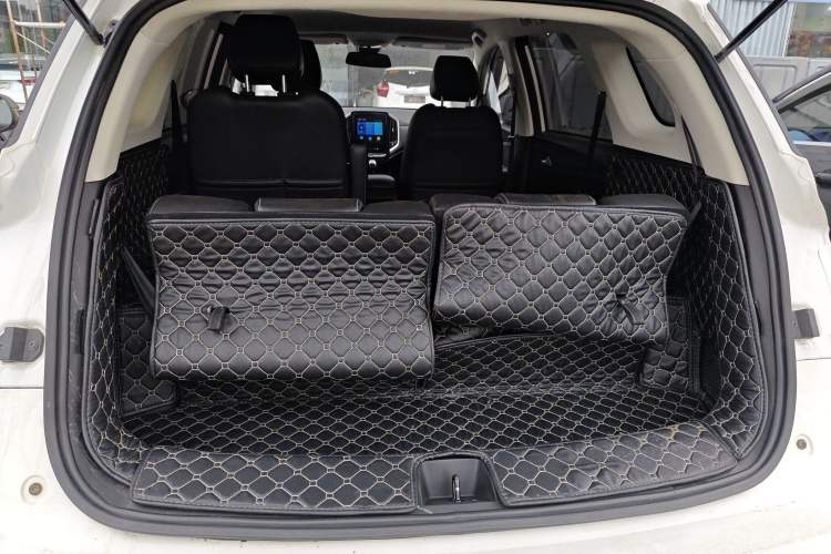 Used Baojun 530 2021 Global Car Anniversary Edition 1.5T Manual Luxury Model 6 Seats Trunk