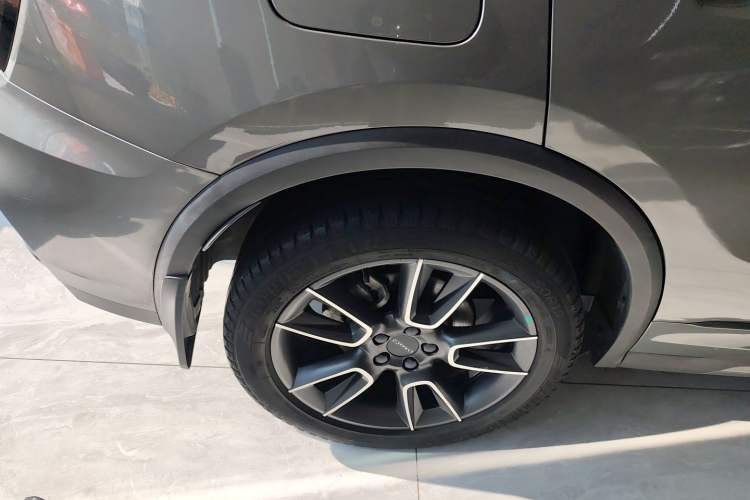 Used Lynk & Co 01 2021 2.0TD Two-Wheel-Drive Pro Trim Exterior 8