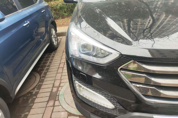 Used Hyundai Santa Fe 2013 2.4L Automatic Two-Wheel Drive Smart Version