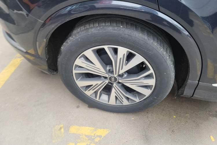 Used Audi Q4 e-tron 2023 40 e-tron Adventure Edition Right Rear Wheel Hub