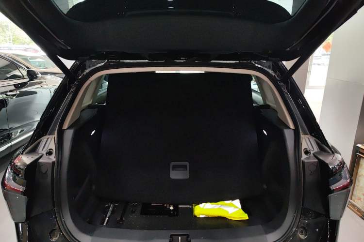 Used Hongqi HS3 PHEV 2025 Model 117km Jingwei Edition Trunk