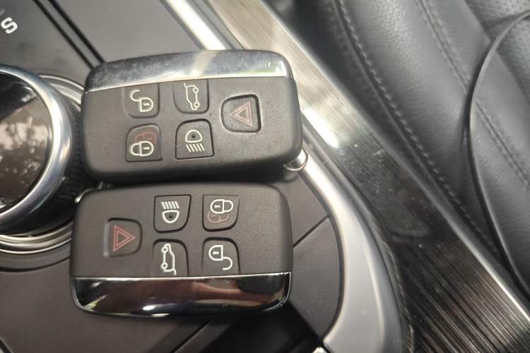 Used Land Rover Discovery Sport 2019 240 PS SE Version China VI Standard Vehicle Key