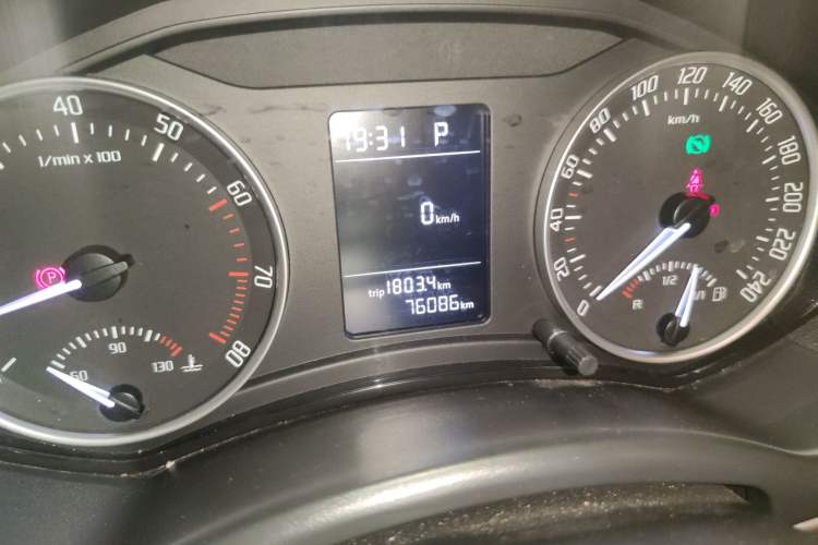 Used Skoda Octavia 2013 1.6L Automatic Yijun Edition Odometer Close Up