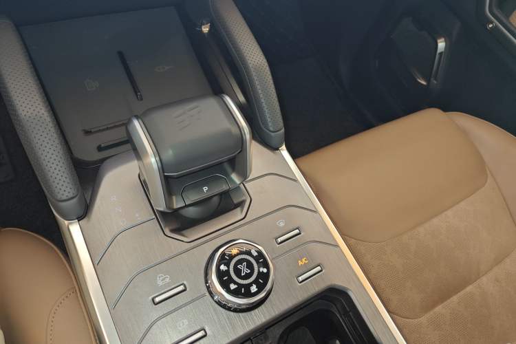 Used JETOUR Traveler 2023 2.0T All-Wheel Drive CrossPRO+