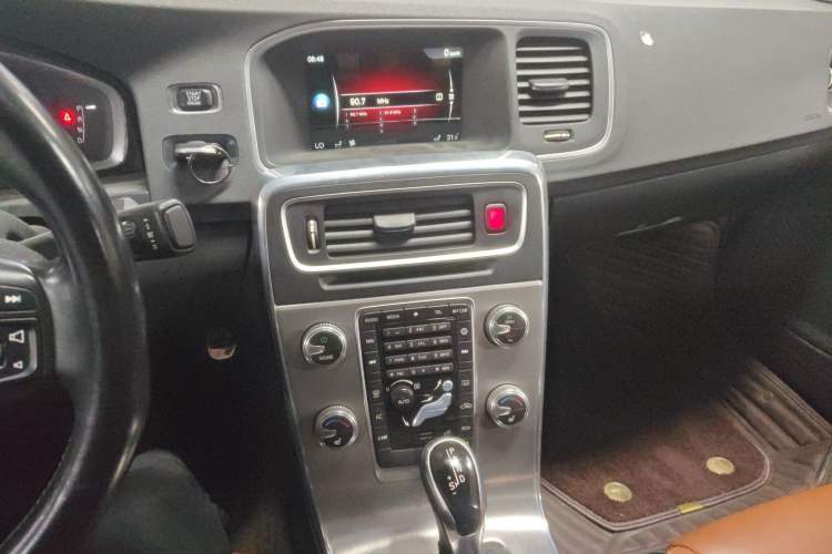 Used Volvo S60 2016 S60L T4 Zhiyuan Edition Audio And AC Panel