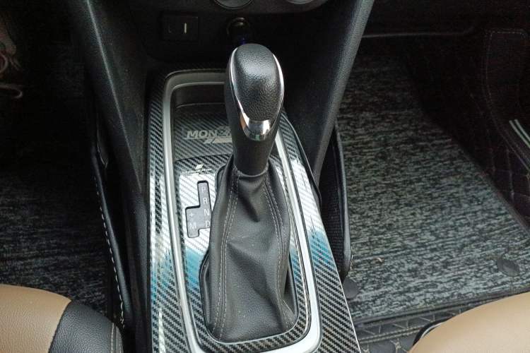 Used Chevrolet Monza 2022 320 Automatic Enjoyment Edition Gear Lever