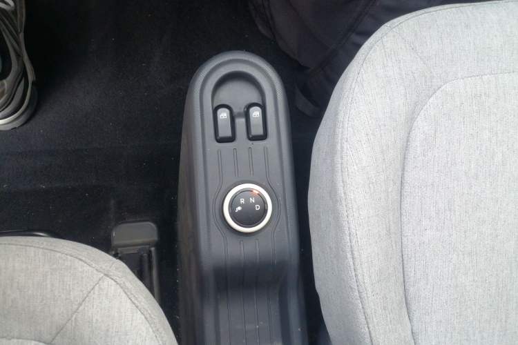 Used Wuling Hongguang MINIEV 2021 Macaron Fashion Edition Lithium-Ion Battery Gear Lever